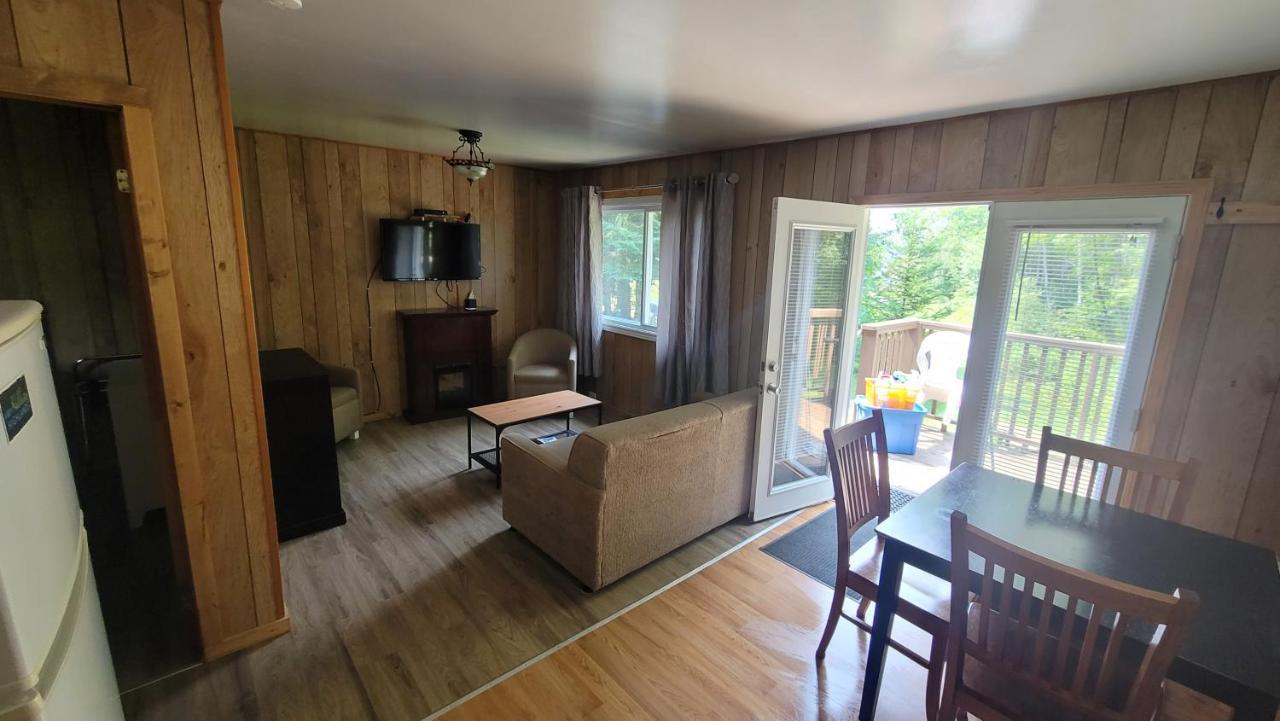 Parkway Cottage Resort And Trading Post Dwight Ngoại thất bức ảnh
