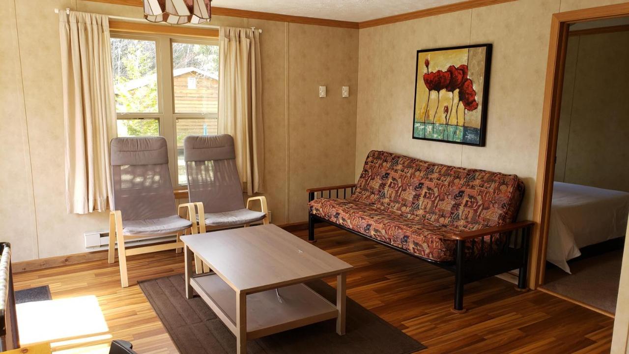 Parkway Cottage Resort And Trading Post Dwight Ngoại thất bức ảnh